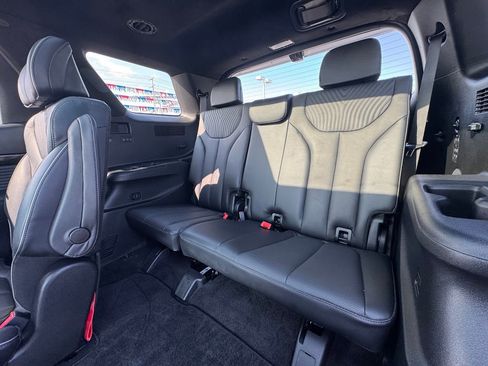 Used 2023 Hyundai Palisade Calligraphy image 11