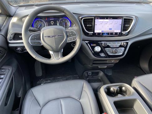 New 2026 Chrysler Pacifica Select image 9
