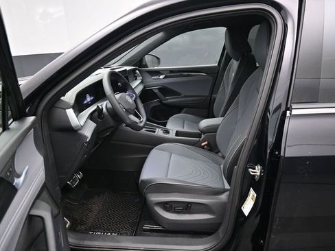 New 2026 Volkswagen Tiguan SE R-Line AWD/4WD image 9