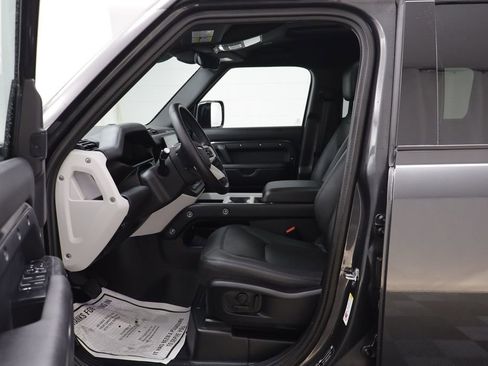 Used 2025 Land Rover Defender 110 X-Dynamic SE image 5