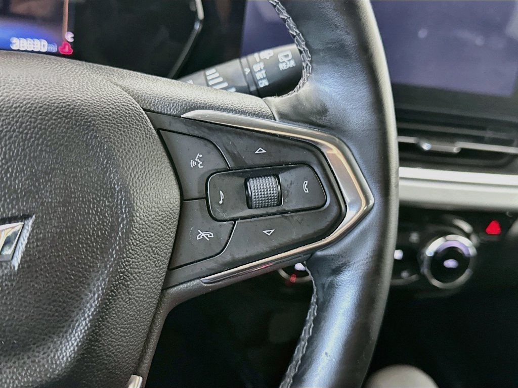 Used 2025 Chevrolet Trax LT w/ LT Convenience Package FWD image 26