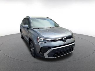 Used 2025 Volkswagen Taos SE video 2