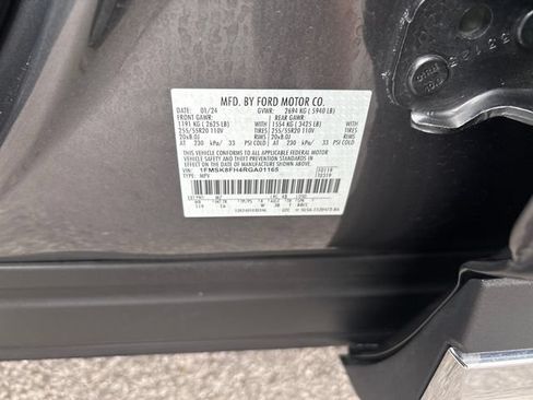 Certified 2024 Ford Explorer Limited w/ Equipment Group 301A AWD/4WD image 32