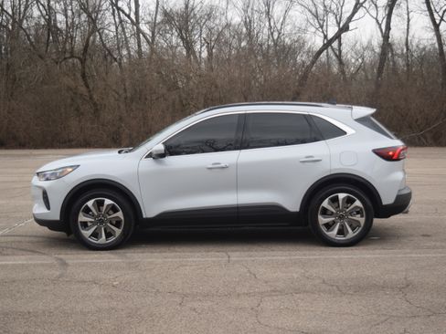 Used 2025 Ford Escape Platinum w/ Premium Technology Package image 22