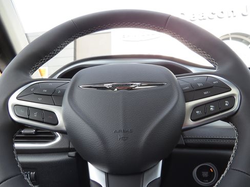 New 2026 Chrysler Pacifica Limited FWD image 21