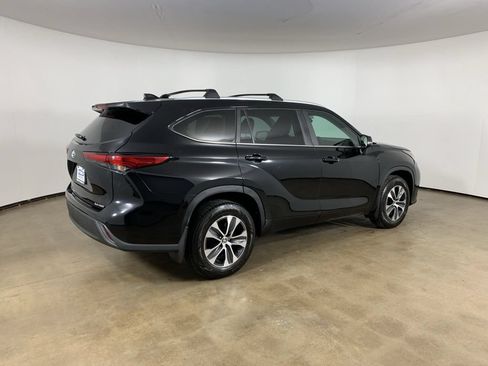 Used 2023 Toyota Highlander XLE AWD/4WD image 8