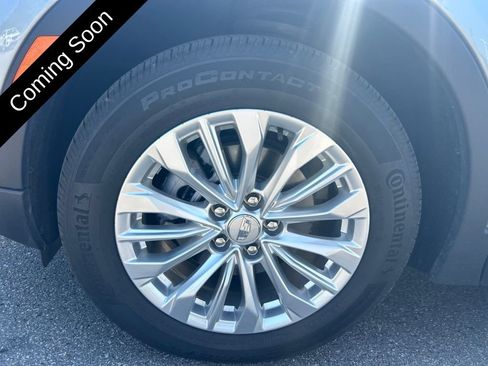 Used 2024 Cadillac XT4 Luxury w/ Cold Weather Package FWD image 9