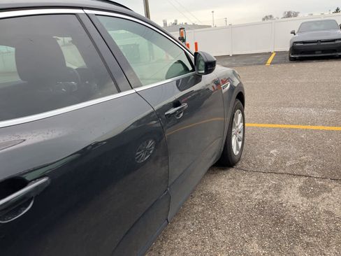 Used 2019 Jaguar E-PACE S image 19