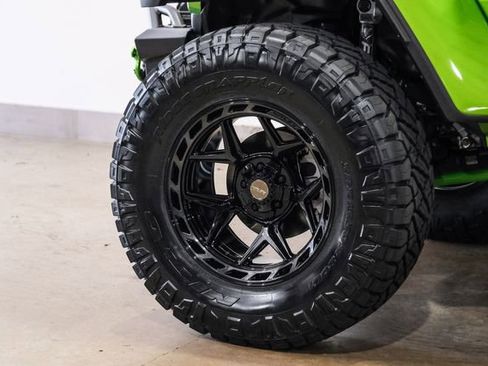 Used 2025 Jeep Gladiator Sport image 10