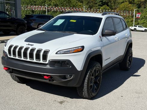 Used 2017 Jeep Cherokee Trailhawk w/ Trailer Tow Group image 3