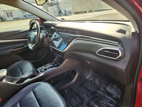 Used 2022 Chevrolet Bolt EUV LT w/ Convenience Package image 18
