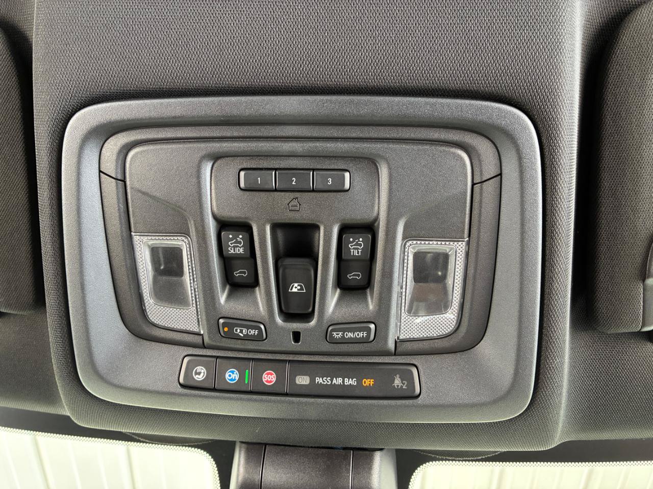 Used 2021 Chevrolet Silverado 1500 High Country w/ Technology Package AWD/4WD image 12