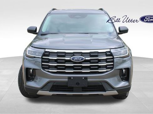 Used 2026 Ford Explorer Active w/ Active Comfort Package image 2