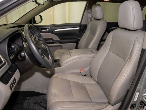 Used 2016 Toyota Highlander XLE image 13