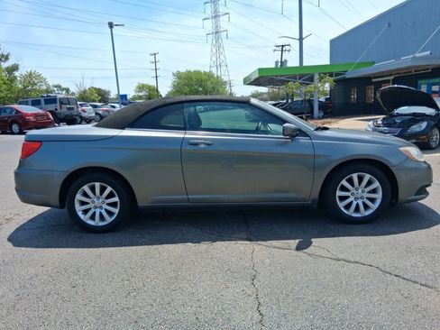 Used 2012 Chrysler 200 Touring FWD image 4