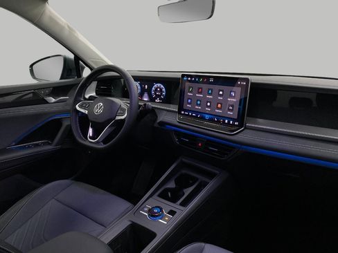 New 2025 Volkswagen Tiguan SE image 19