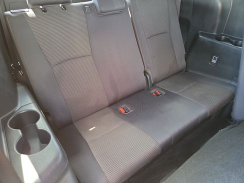 Used 2023 Toyota Highlander LE AWD/4WD image 21