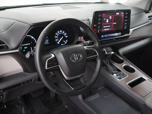 Used 2021 Toyota Sienna XLE AWD/4WD image 22