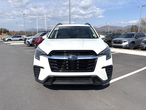 Used 2025 Subaru Ascent Premium image 2