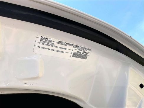 Used 2018 Jeep Grand Cherokee Altitude AWD/4WD image 33