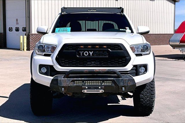 Used 2019 Toyota Tacoma TRD Off-Road AWD/4WD image 2