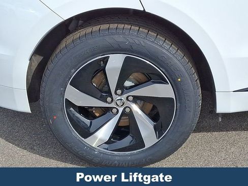 Used 2024 Jaguar F-PACE R-Dynamic S image 10