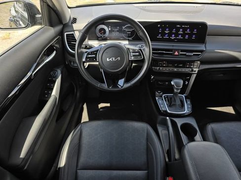 Certified 2024 Kia Seltos EX FWD image 18