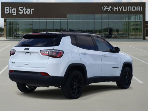 Used 2024 Jeep Compass Latitude w/ Altitude Special Edition image 4