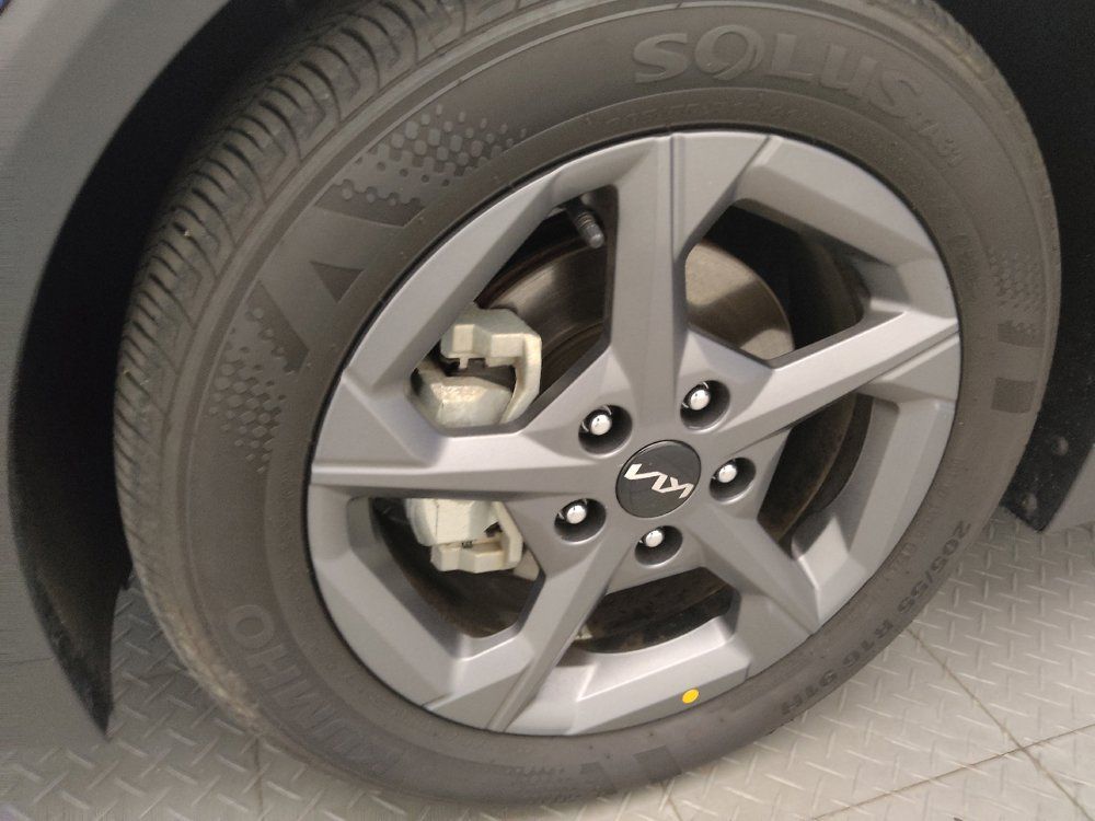 Used 2025 Kia K4 FWD image 31
