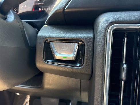 Used 2025 GMC Yukon XL Denali w/ Sun & Power Step Package image 25