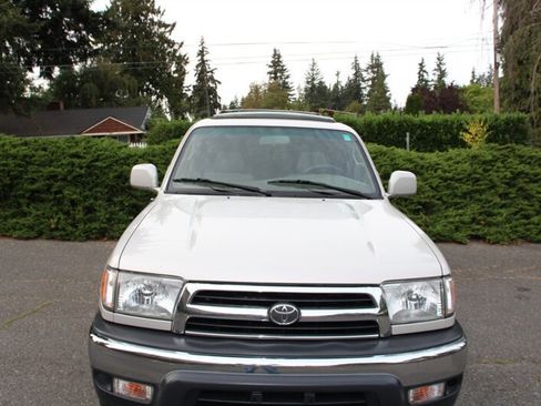 Used 2000 Toyota 4Runner SR5 AWD/4WD image 10