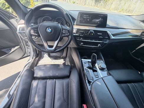 Used 2018 BMW 530e w/ Premium Package 2 RWD image 10