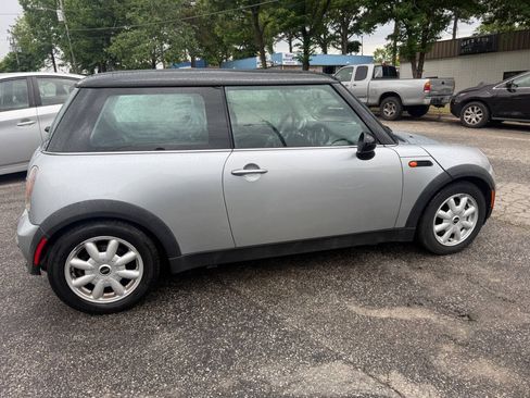 Used 2003 MINI Cooper Hardtop FWD image 4