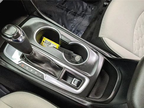 Used 2019 Chevrolet Equinox LS w/ LS Convenience Package FWD image 18