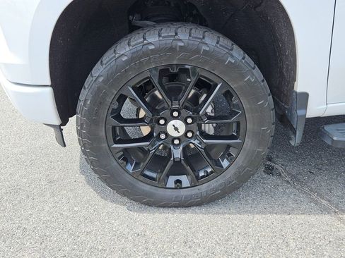 Used 2023 Chevrolet Silverado 1500 RST w/ Z71 Off-Road Package image 9