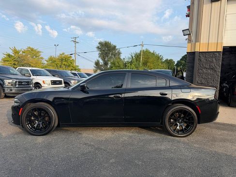Used 2017 Dodge Charger SXT w/ AWD Premium Group image 2