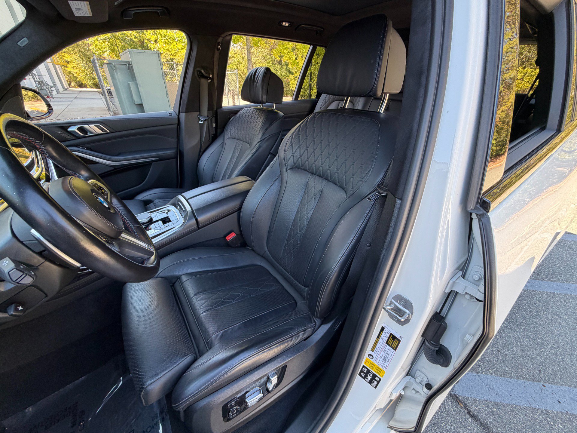 Used 2023 BMW X7 M60i AWD/4WD image 29