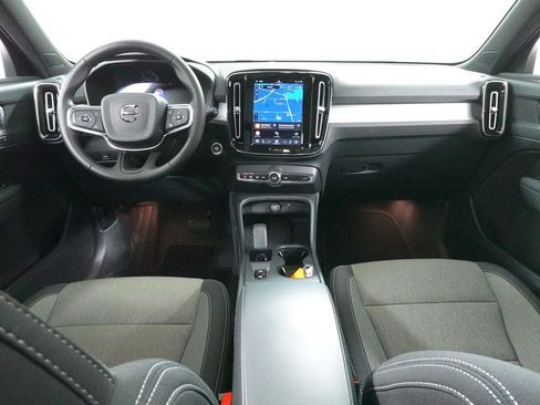 Used 2025 Volvo XC40 B5 Core AWD/4WD image 9