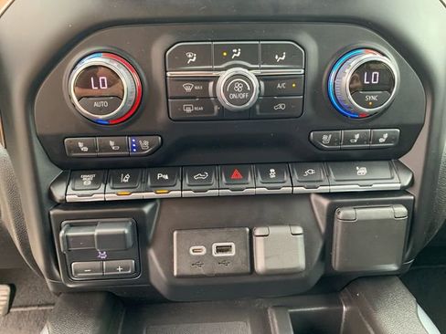 Used 2022 Chevrolet Silverado 3500 High Country w/ Technology Package image 27