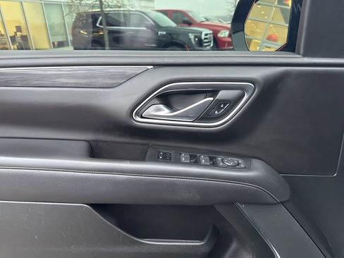 Used 2022 GMC Yukon XL SLT w/ SLT Premium Package image 11