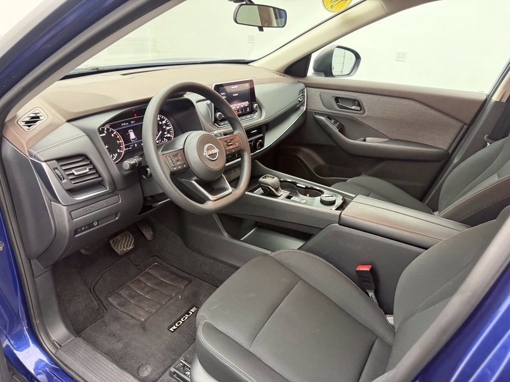 Used 2023 Nissan Rogue S AWD/4WD image 19