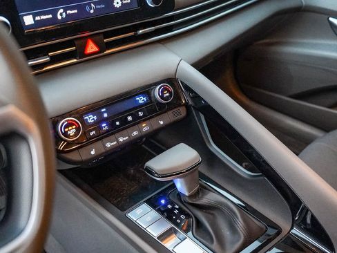 Certified 2022 Hyundai Elantra SEL w/ Convenience + Premium Package image 20