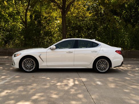 Used 2021 Genesis G70 2.0T image 6