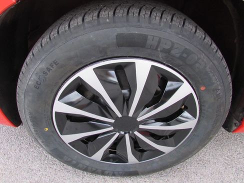 Used 2009 Chevrolet HHR LS image 10