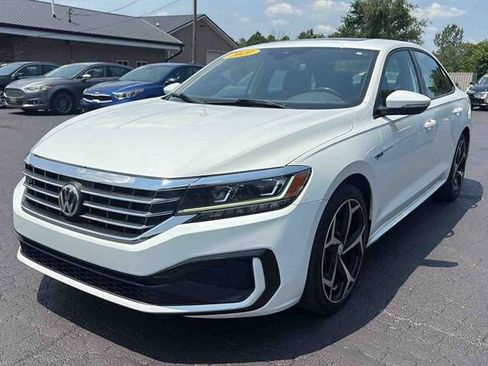 Used 2021 Volkswagen Passat 2.0T R-Line FWD image 4