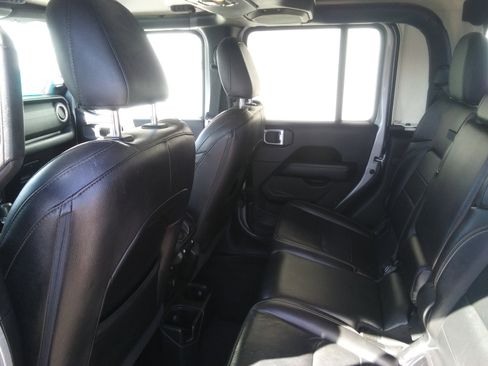 Used 2020 Jeep Gladiator Overland image 9