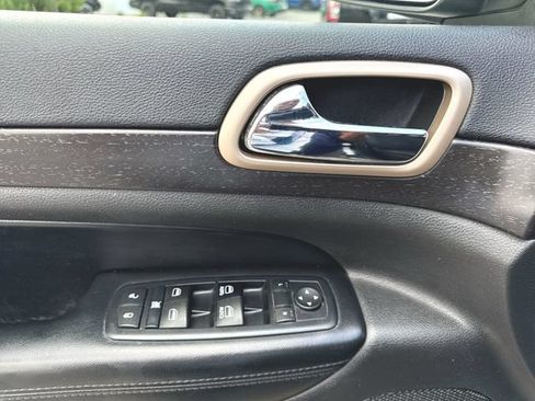 Used 2016 Jeep Grand Cherokee Laredo w/ Quick Order Package 23E AWD/4WD image 22