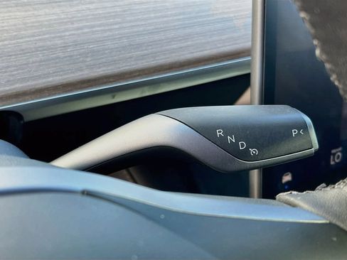 Used 2025 Tesla Model Y Long Range AWD/4WD image 16
