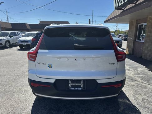Used 2022 Volvo XC40 T5 Momentum AWD/4WD image 3