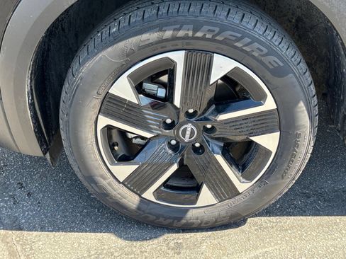 Used 2025 Nissan Kicks SV AWD/4WD image 28